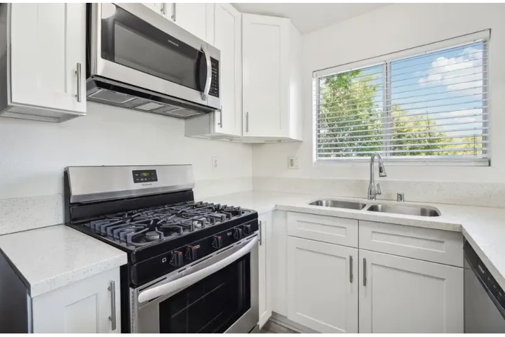 $2650 : Los Angeles image 5