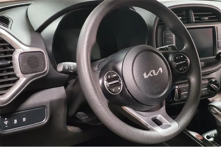 $17495 : Kia Soul 2023 LX 4dr Crossov image 9