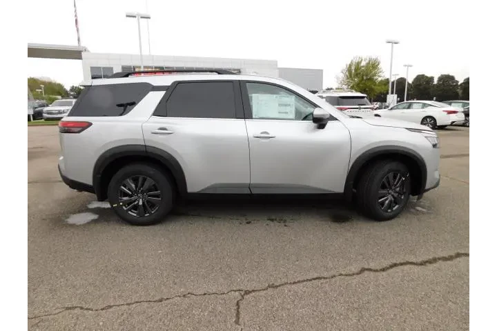 $26495 : Nissan Pathfinder 2022 SV 4d image 2