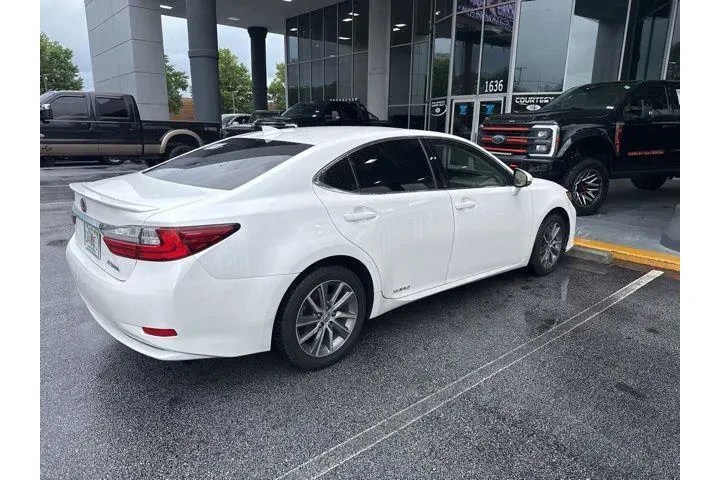 $17775 : Lexus ES 300h 2016 4dr Sedan image 4
