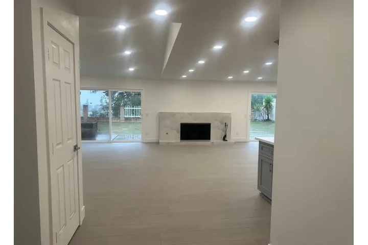 $2300 : 3bed in korean area image 2