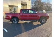 $31999 : Toyota Tacoma 2022 4x4 Limit thumbnail