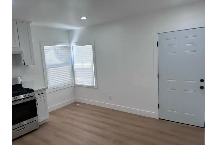 $2900 : Looking for a house to rent? image 3