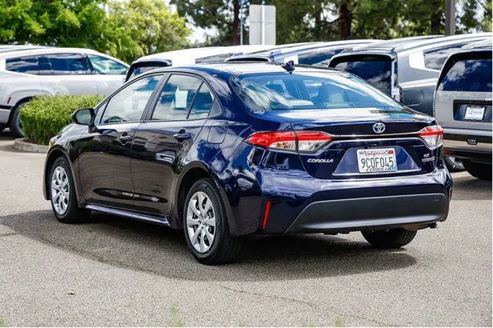 $23998 : Toyota Corolla Hybrid 2024 L image 2