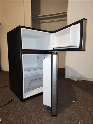 $120 : MINI REFRIGERADORA image 3