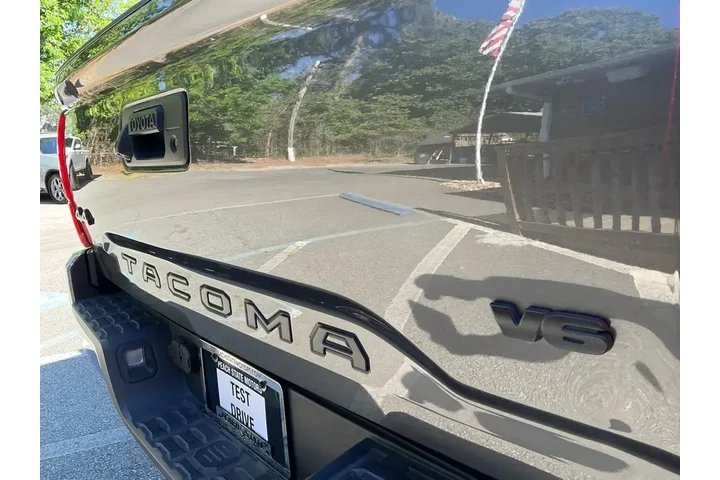 $25985 : Toyota Tacoma 2019 4x4 TRD P image 10