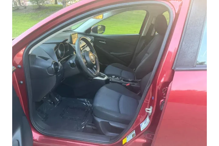 $10997 : 2019 Yaris L image 9