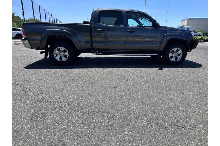 $19250 : 2010 Tacoma V6 image 7