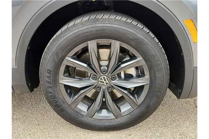 $26995 : Volkswagen Tiguan 2024 SE 4d image 7
