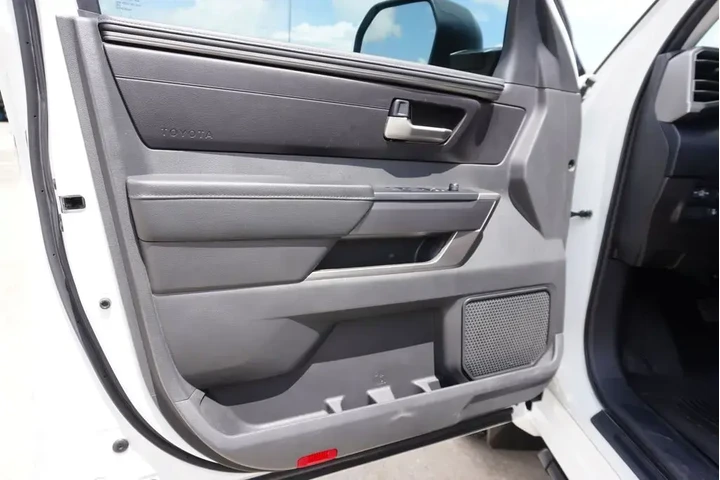 $39950 : Toyota Tundra 2024 4x2 SR5 4 image 2