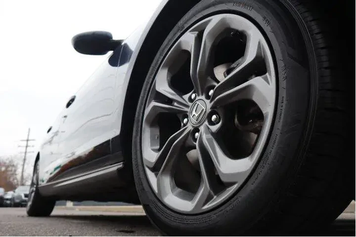 $22929 : Honda Accord 2023 EX 4dr Sed image 10