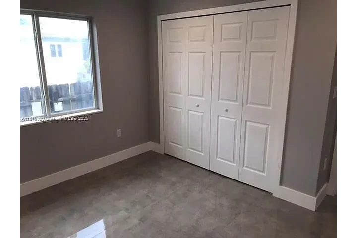 $900 : Casa en el corazón de Miami! image 3
