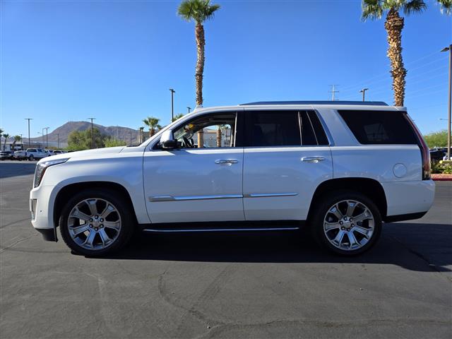 $47923 : Pre-Owned 2020 Escalade Luxury image 3