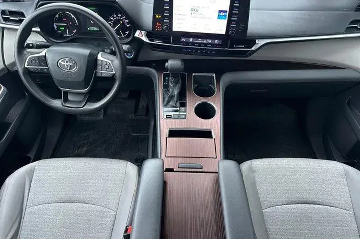 $27800 : Toyota Sienna 2021 LE 8-Pass image 6