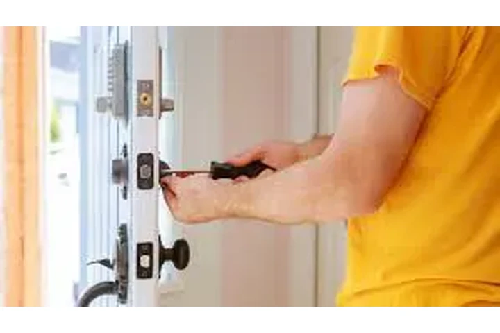 Alberto's Locksmith/Cerrajero image 10
