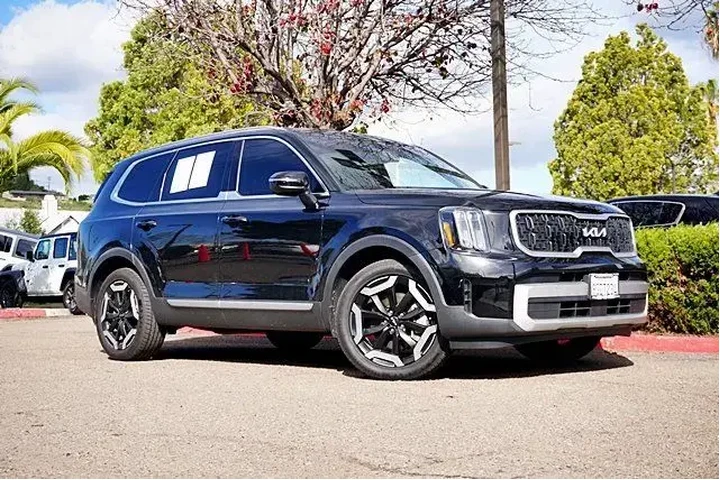 $30850 : Kia Telluride 2023 EX 4dr SU image 2