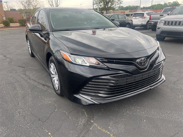 $15990 : PRE-OWNED 2018 TOYOTA CAMRY L image 1