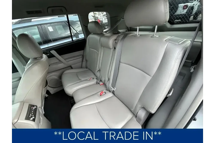 $12498 : Toyota Highlander 2011 SE 4d image 10