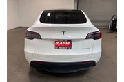 $27939 : Tesla Model Y 2022 AWD Long thumbnail