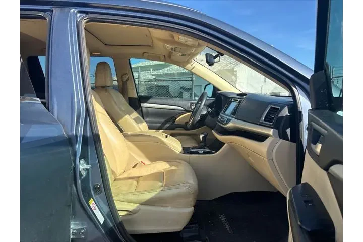 $13000 : Toyota Highlander 2016 XLE 4 image 7