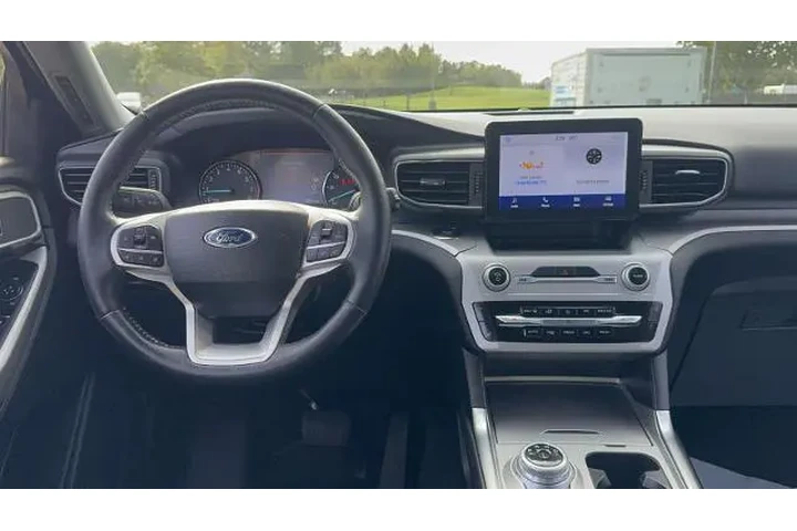 $30895 : Ford Explorer 2022 AWD XLT 4 image 10