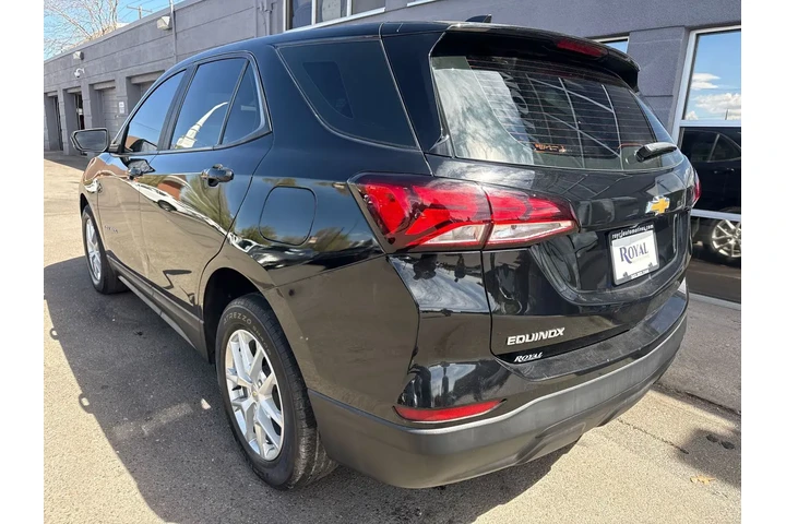$18995 : 2022 Equinox FWD LS image 4