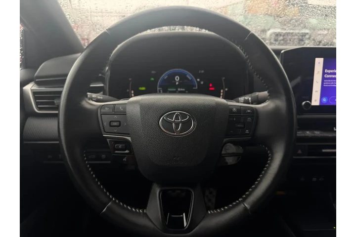 2025 Camry Hybrid XLE image 9