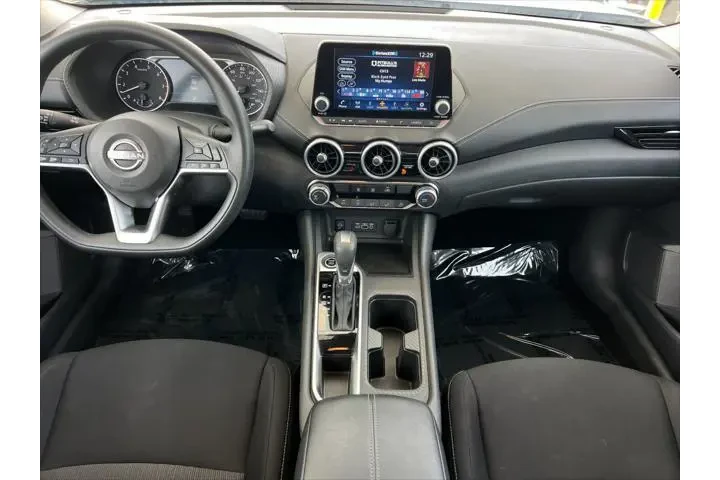 $17999 : Nissan Sentra 2025 SV 4dr Se image 4