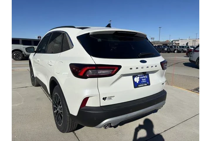 $35990 : Ford Escape Plug-In Hybrid 2 image 6
