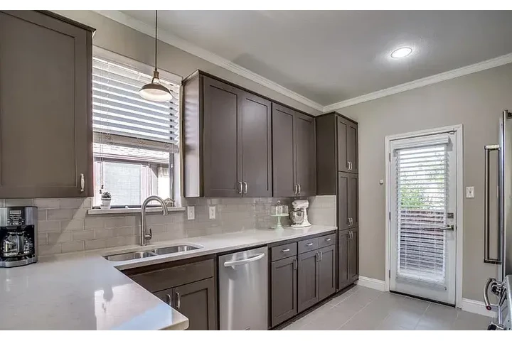 $2560 : HOUSE FOR RENT IN DALLAS TAXES image 6