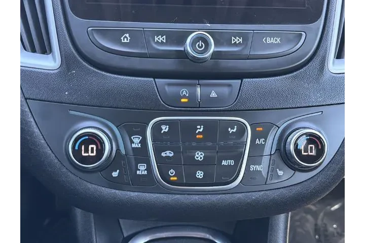 $15997 : Chevrolet Malibu 2023 LT 4dr image 8