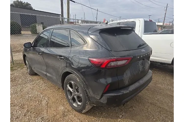 $16687 : Ford Escape 2023 ST-Line 4dr image 2