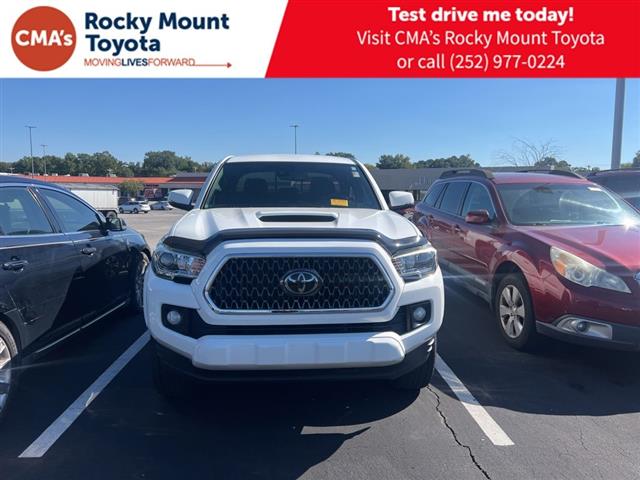 $35991 : PRE-OWNED 2018 TOYOTA TACOMA image 1