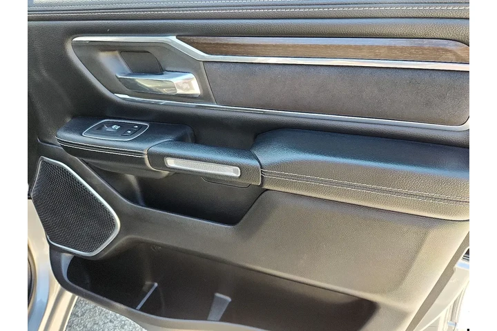 $38459 : Ram 1500 2022 4x4 Laramie 4d image 10