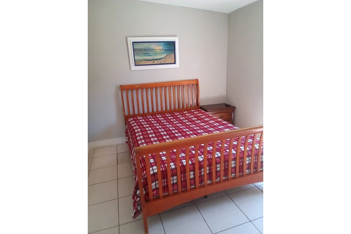 $690 : Rento cuarto independiente image 1