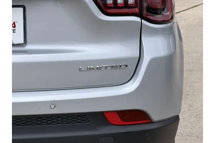 $29417 : Jeep Compass 2026 4x4 Limite image 8