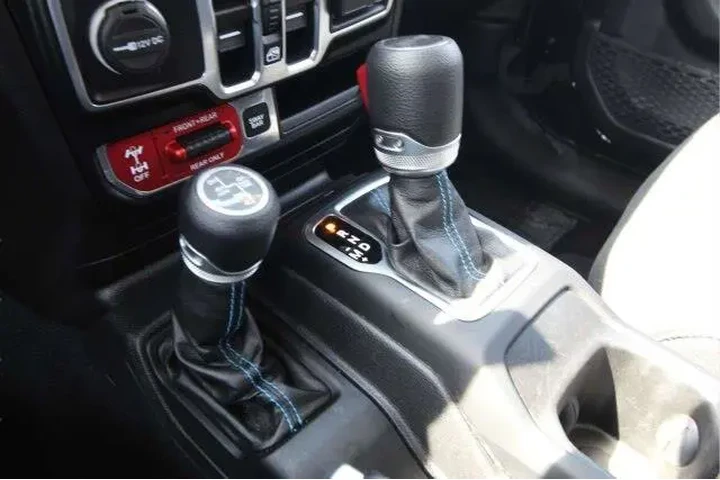 $34695 : Jeep Wrangler Unlimited 2022 image 10