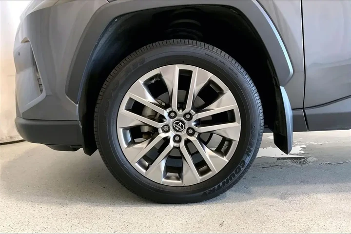 $28591 : Toyota RAV4 2021 Limited 4dr image 6