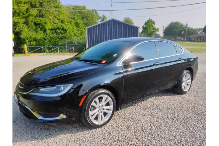 $8997 : 2016 200 Limited image 2
