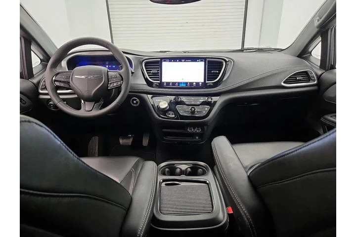 $29998 : Chrysler Pacifica Plug-In Hy image 9