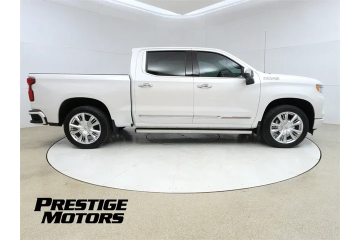 $43999 : 2022 Silverado 1500 High Coun image 8