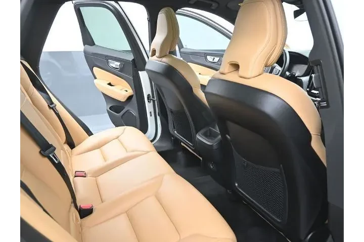 $21692 : Volvo XC60 2020 AWD T5 Momen image 10