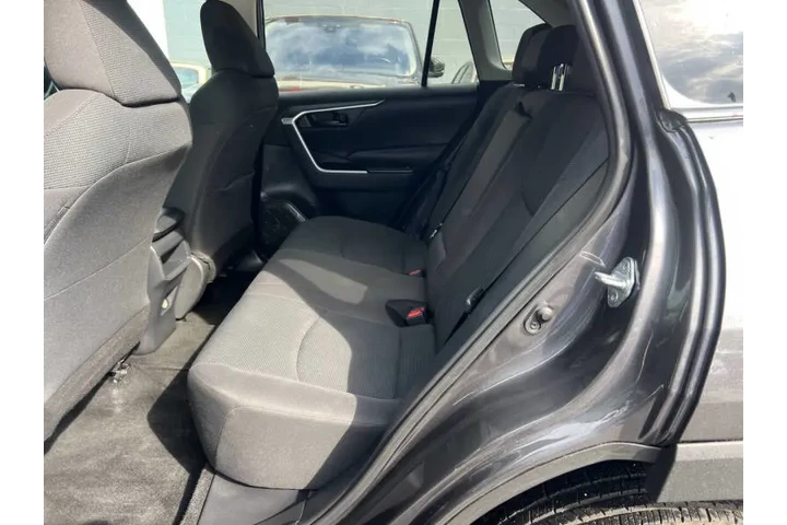 $16900 : 2019 RAV4 LE image 9
