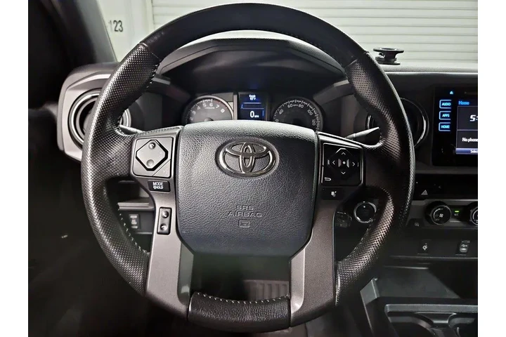 $25998 : Toyota Tacoma 2016 4x2 TRD S image 10