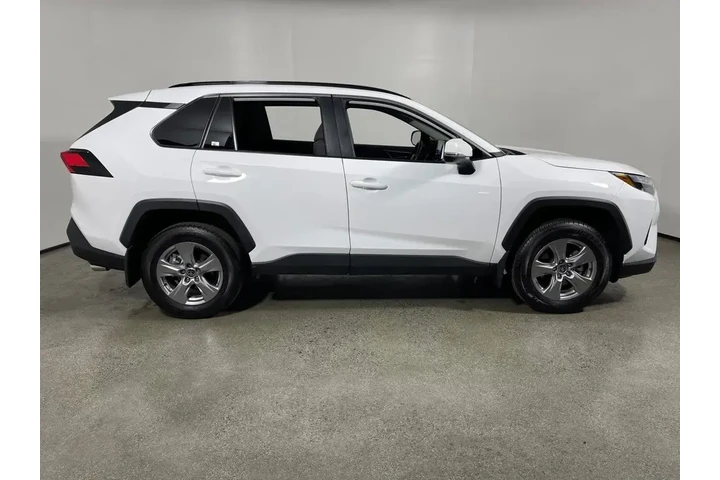 $35995 : Toyota RAV4 2025 AWD XLE 4dr image 2