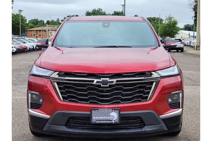 $27594 : 2022 Traverse Premier image 7