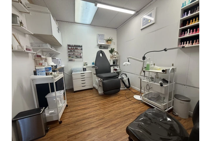 RENT ROOM BEAUTY SERVICES image 4