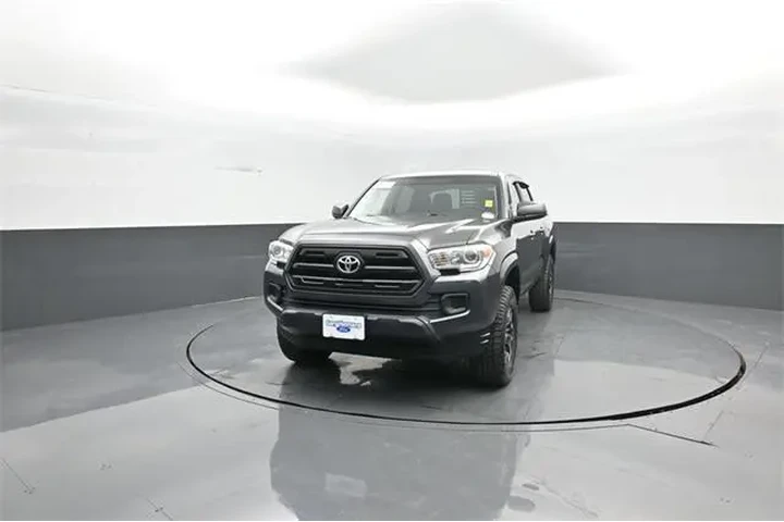 $27795 : Toyota Tacoma 2017 4x4 TRD S image 3