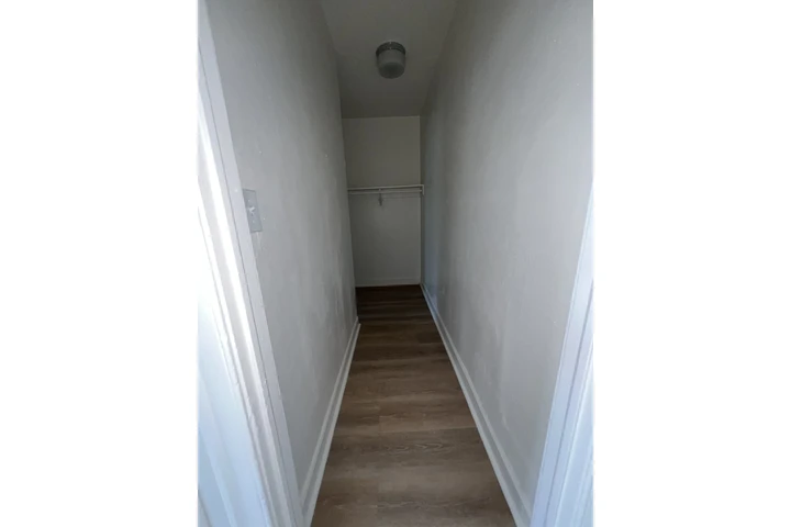$1525 : Renovated single unit for rent image 5