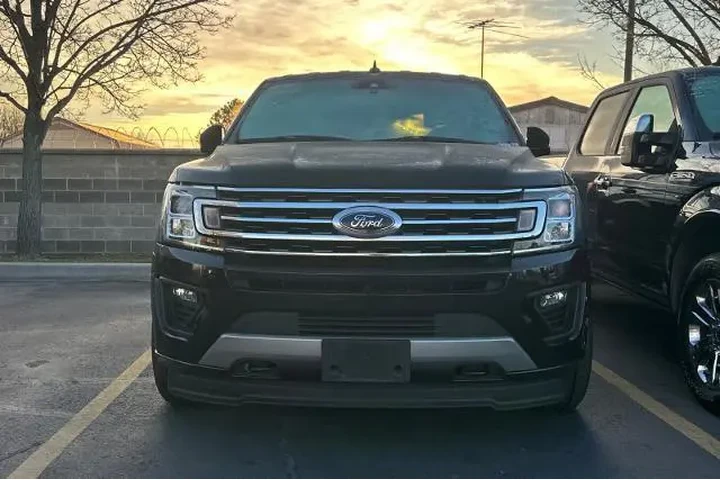 $29995 : Ford Expedition 2019 4x4 XLT image 2